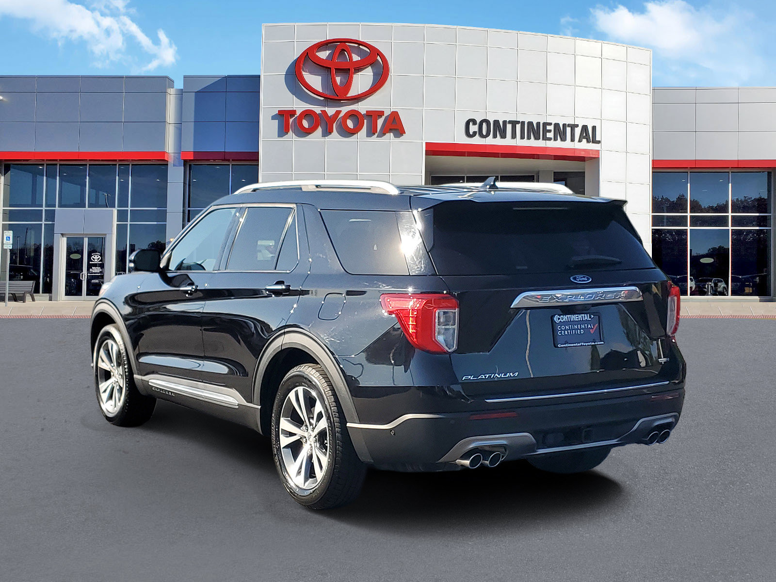 Used 2020 Ford Explorer Platinum w/ Premium Technology Package AWD/4WD image 4