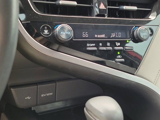 Used 2024 Toyota Camry SE image 28