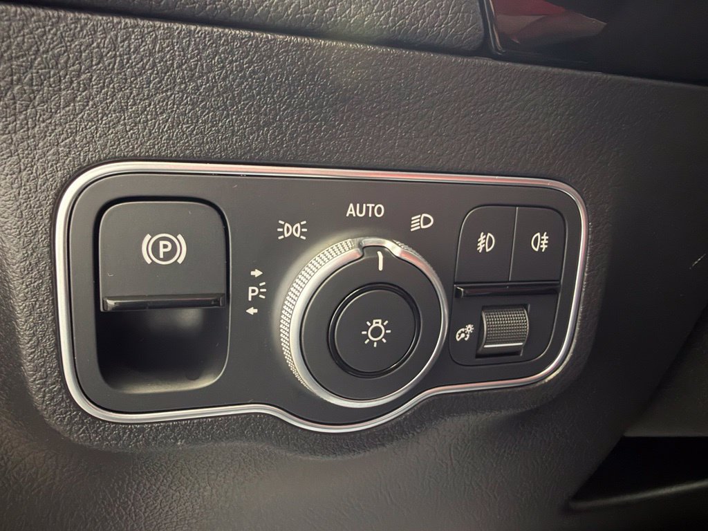 Used 2025 Mercedes-Benz GLA 250 image 26