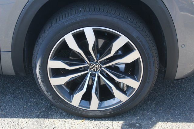 Used 2022 Volkswagen Atlas SEL Premium image 14