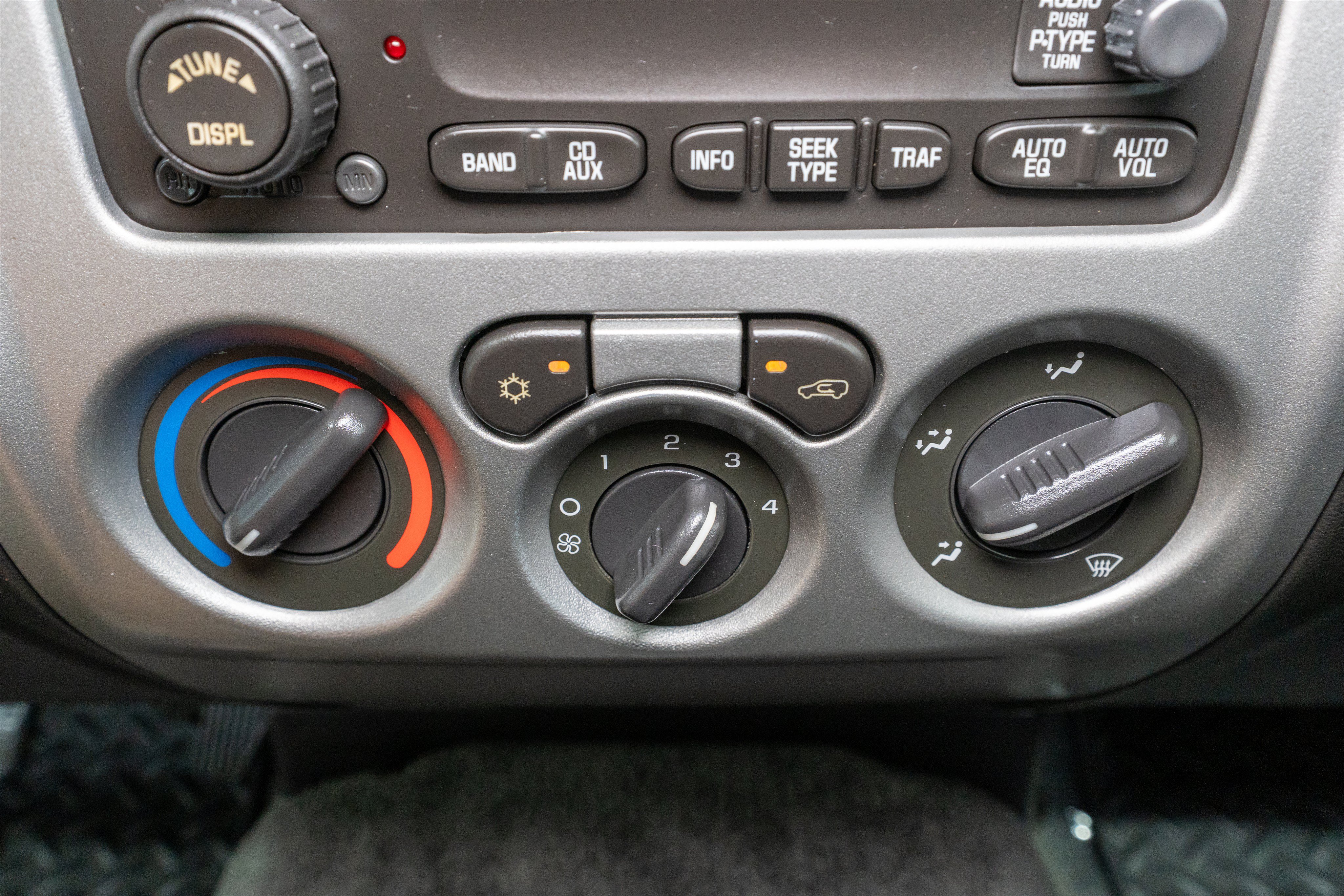 Used 2012 Chevrolet Colorado LT AWD/4WD image 16