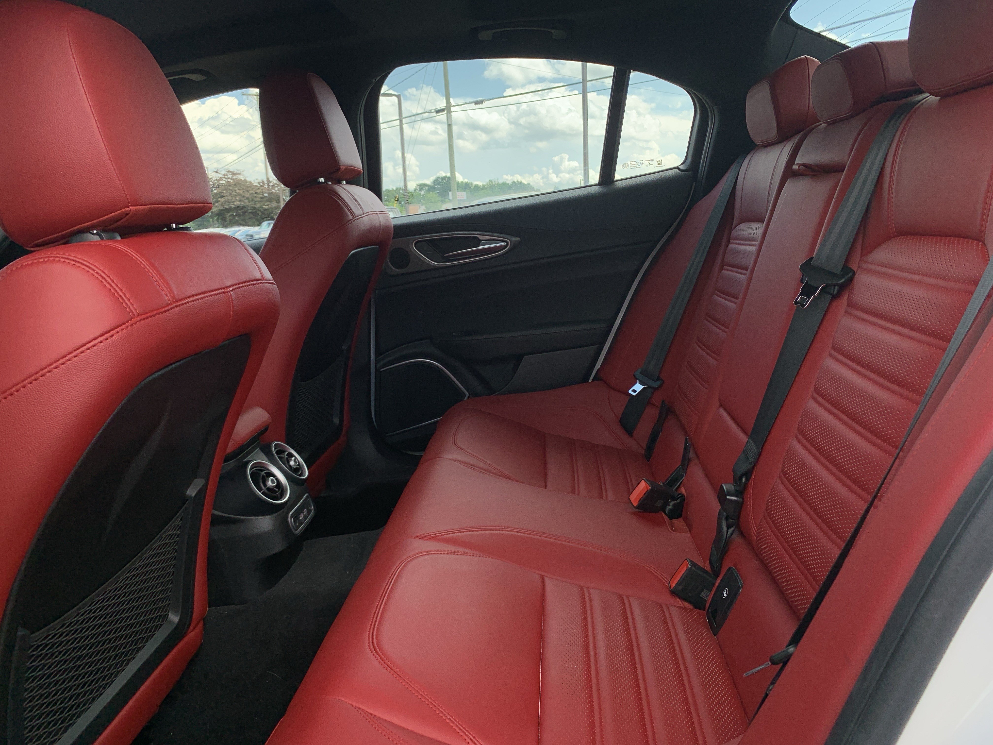Used 2022 Alfa Romeo Giulia Veloce RWD image 17