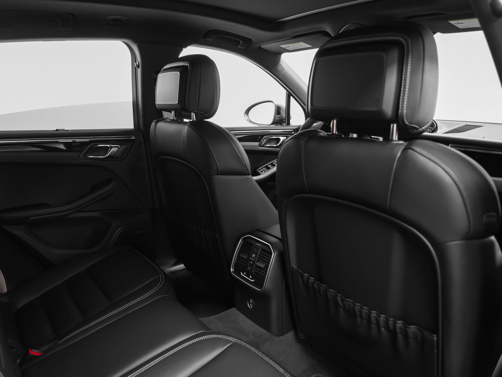 New 2026 Porsche Macan Turbo AWD/4WD image 28