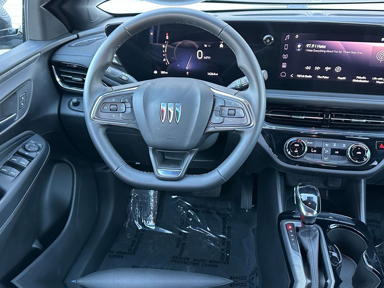 Used 2025 Buick Envista Sport Touring image 32