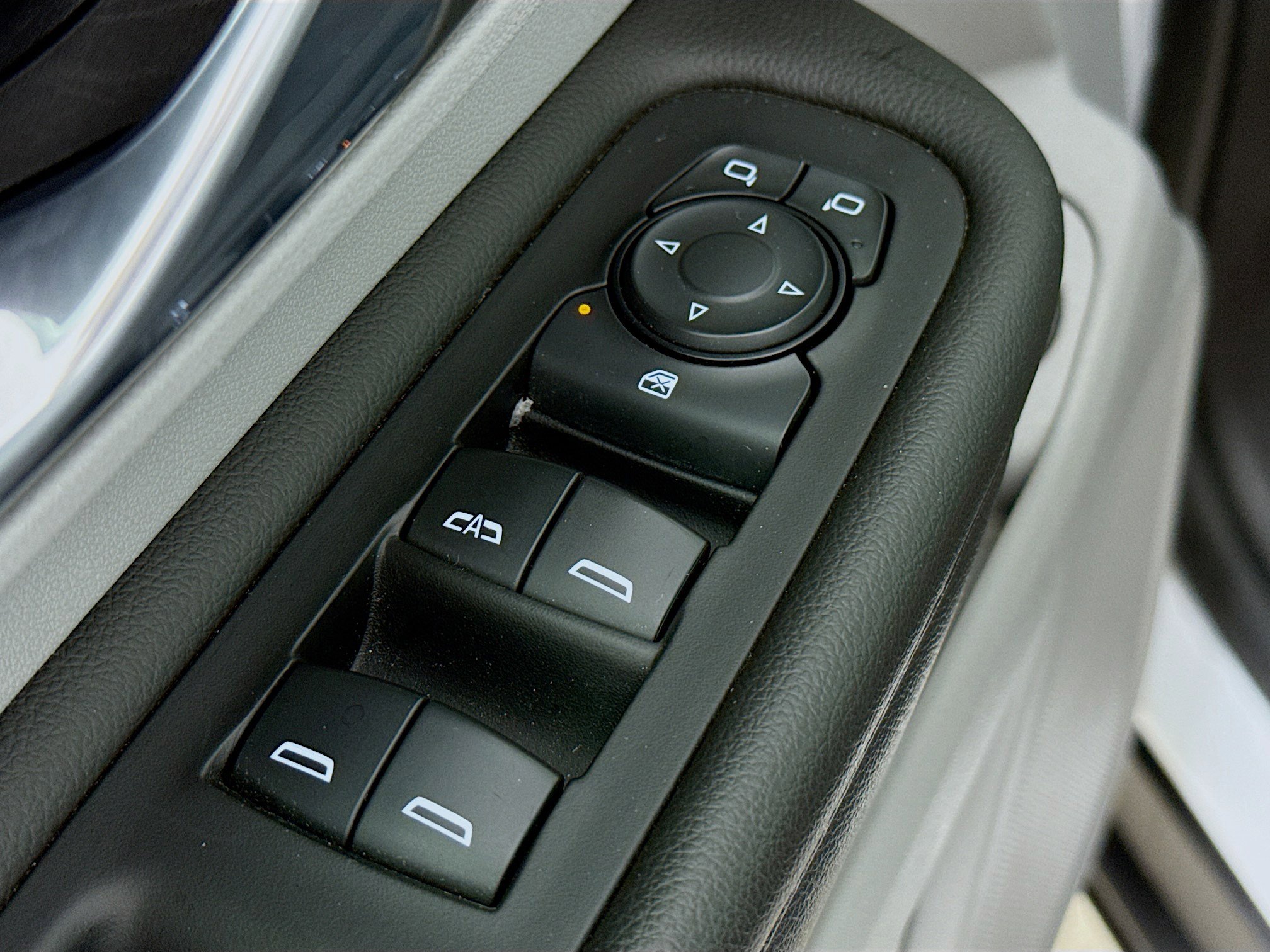 Used 2024 GMC Terrain SLT image 20