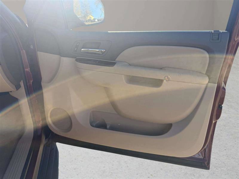 Used 2011 GMC Yukon SLT w/ SLT-2 Equipment Package image 22