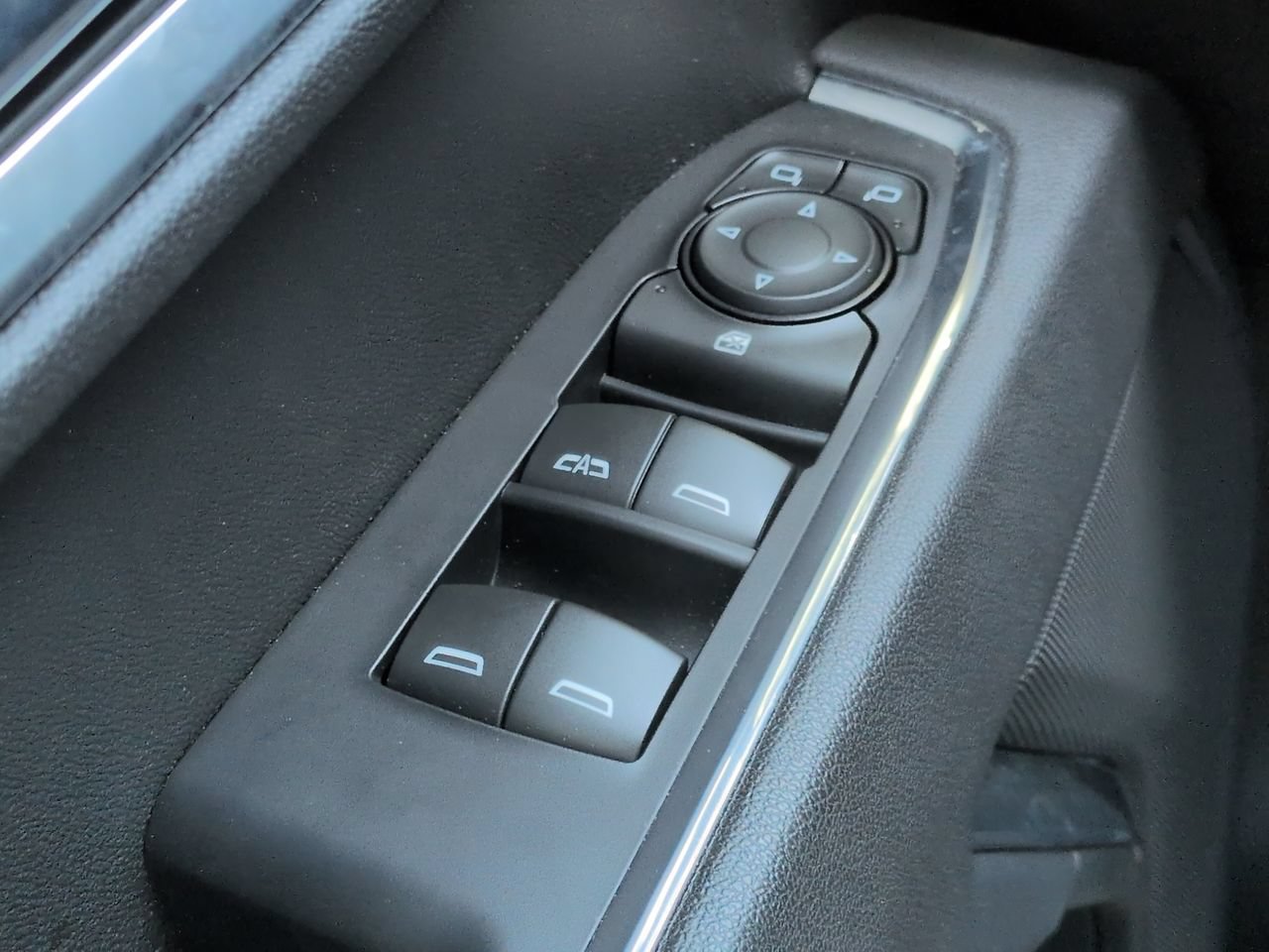 Used 2025 Chevrolet Silverado 1500 LT AWD/4WD image 25