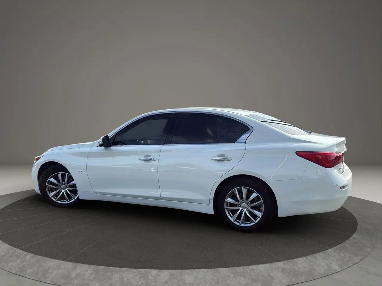 Used 2015 INFINITI Q50 Premium w/ Deluxe Touring Package AWD/4WD image 4