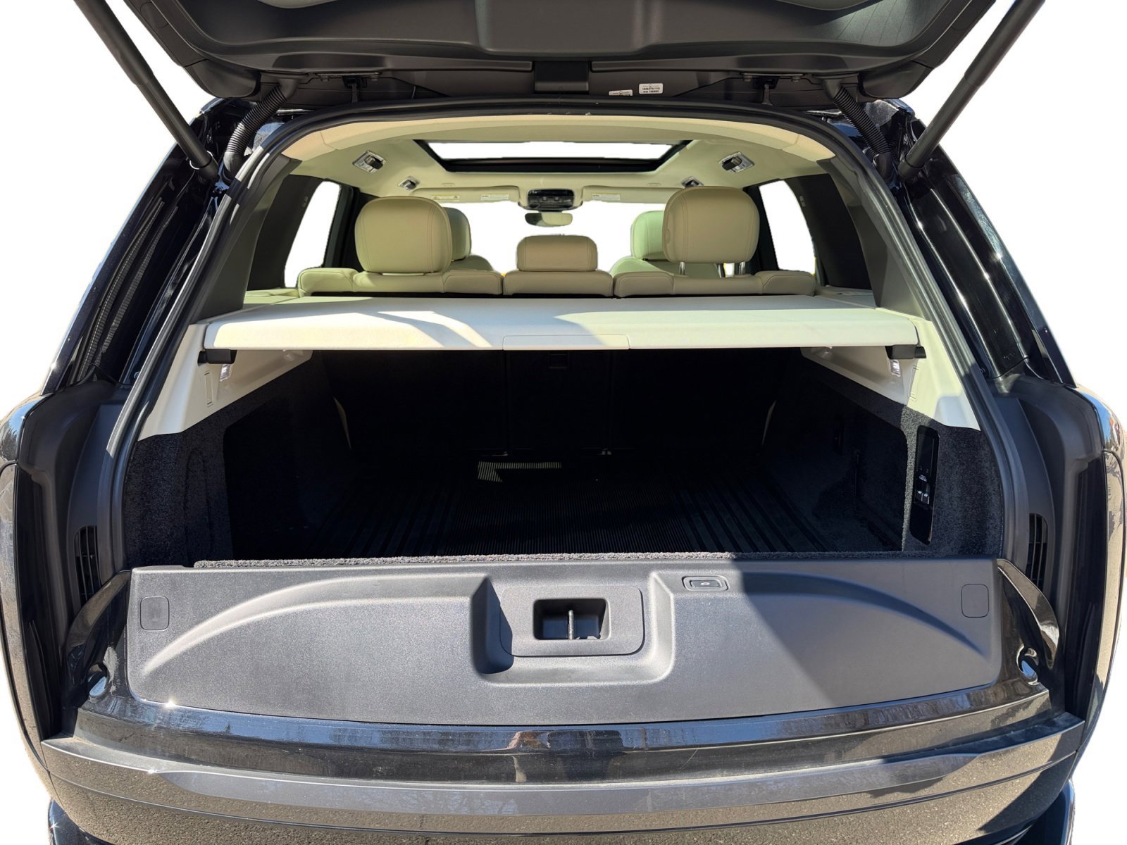 Used 2023 Land Rover Range Rover SE image 25