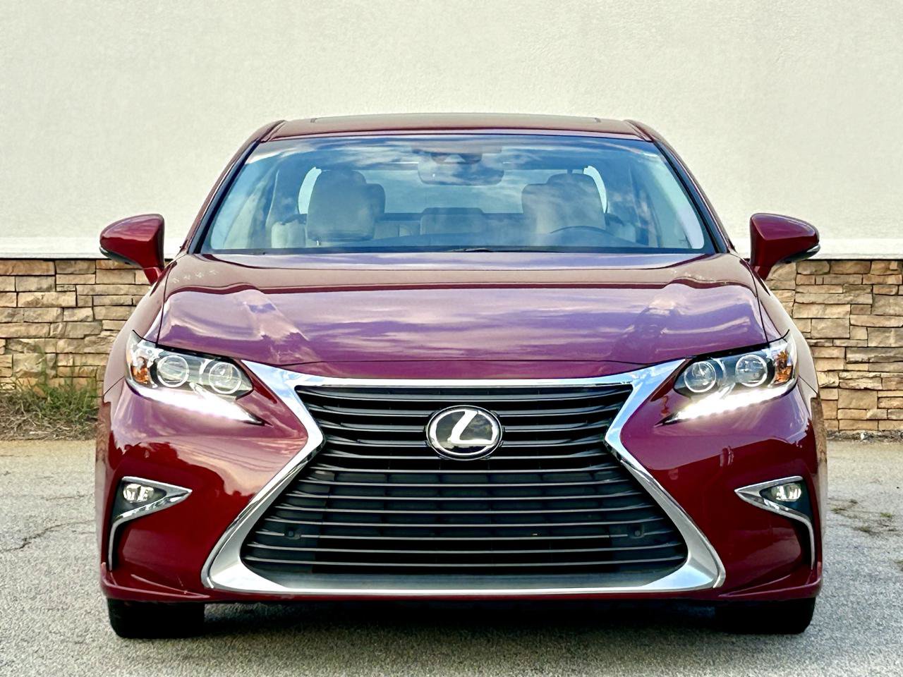Used 2017 Lexus ES 350 w/ Luxury Package FWD image 4
