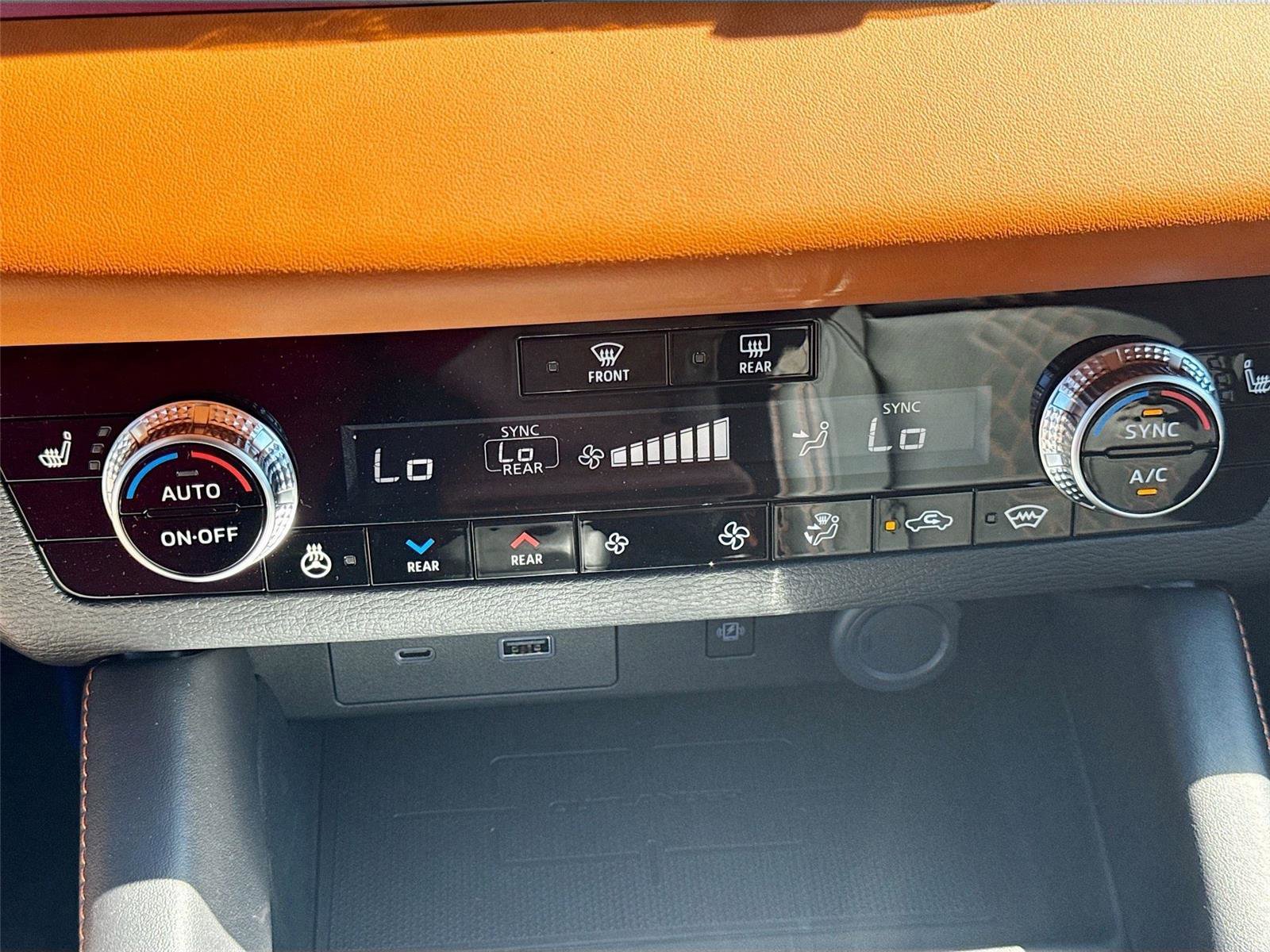 New 2025 Mitsubishi Outlander SEL image 16