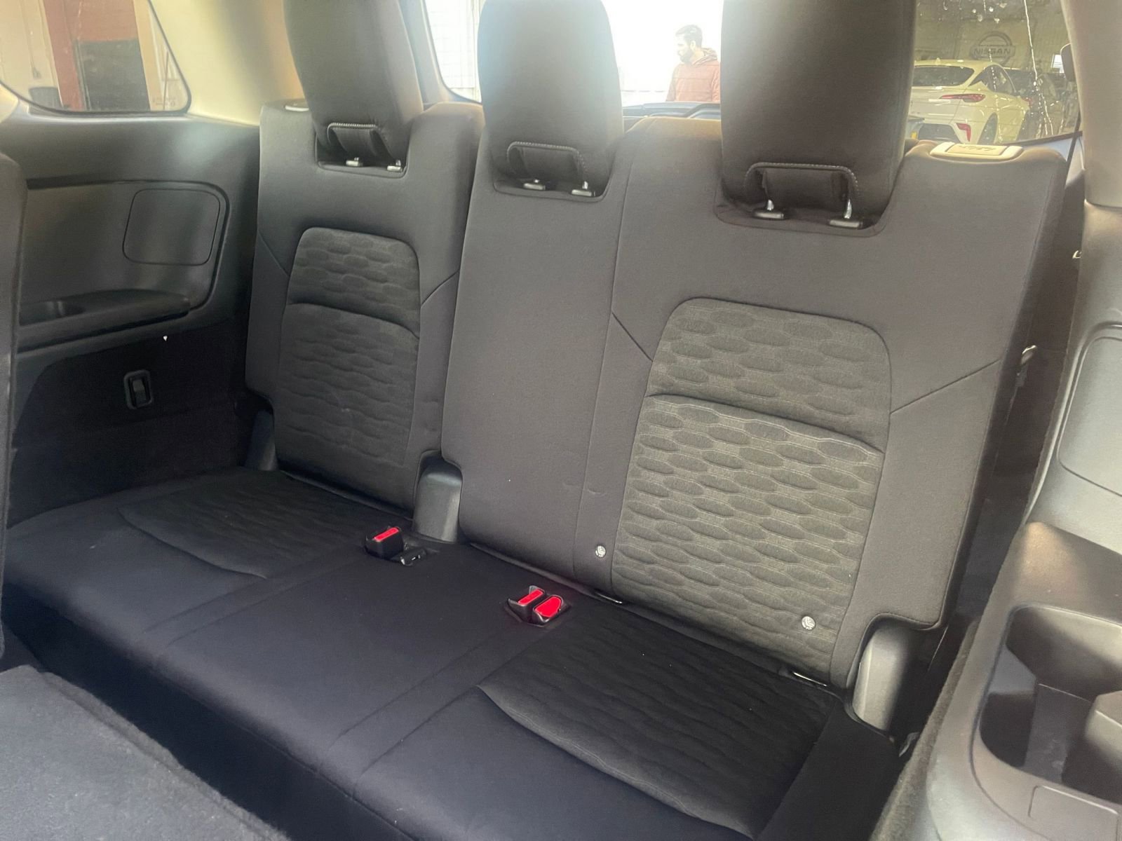 Used 2025 Nissan Pathfinder SV image 30