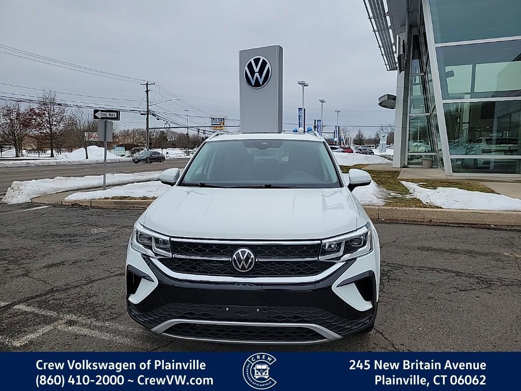 Certified 2022 Volkswagen Taos SEL image 2