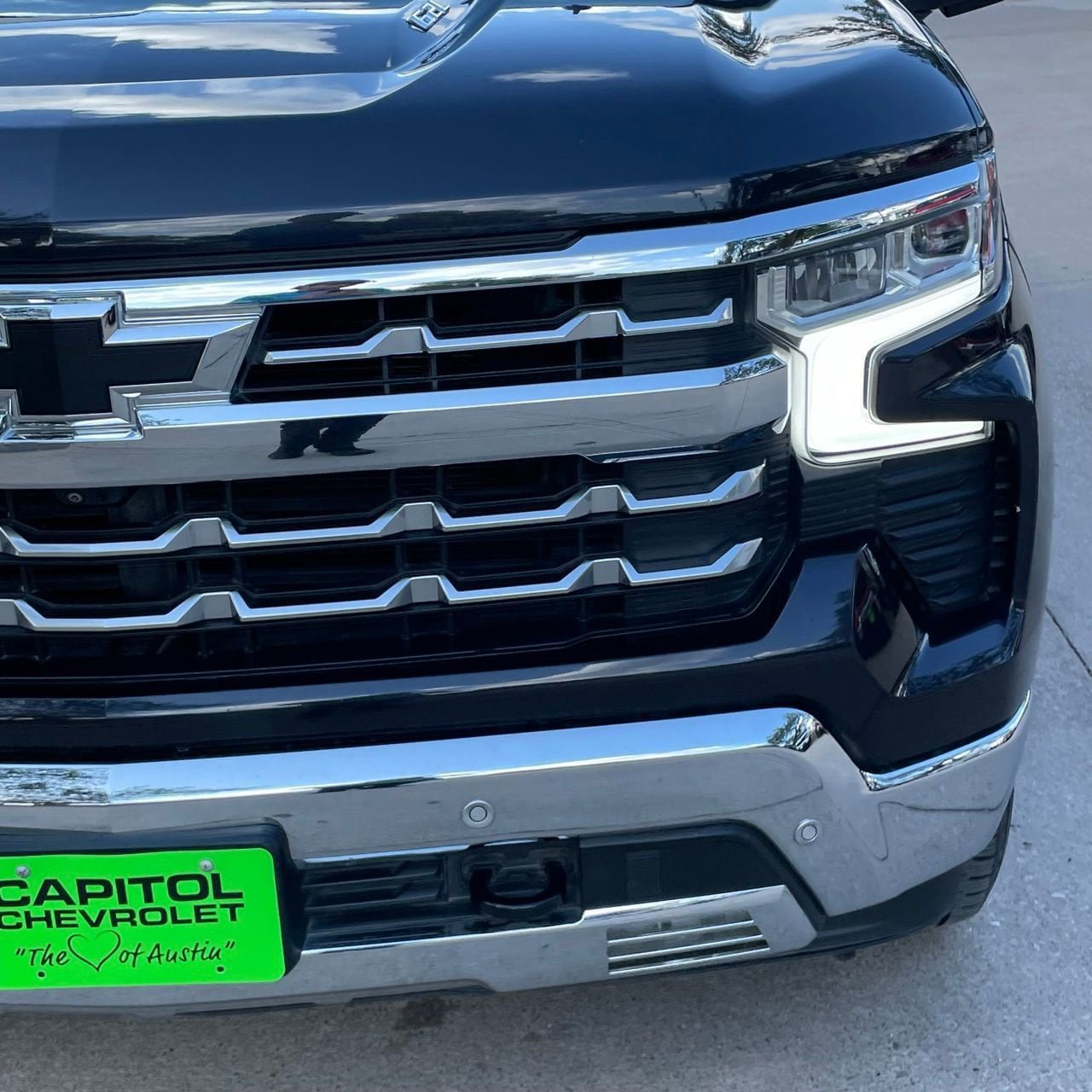 Used 2022 Chevrolet Silverado 1500 LTZ w/ LTZ Premium Package AWD/4WD image 8