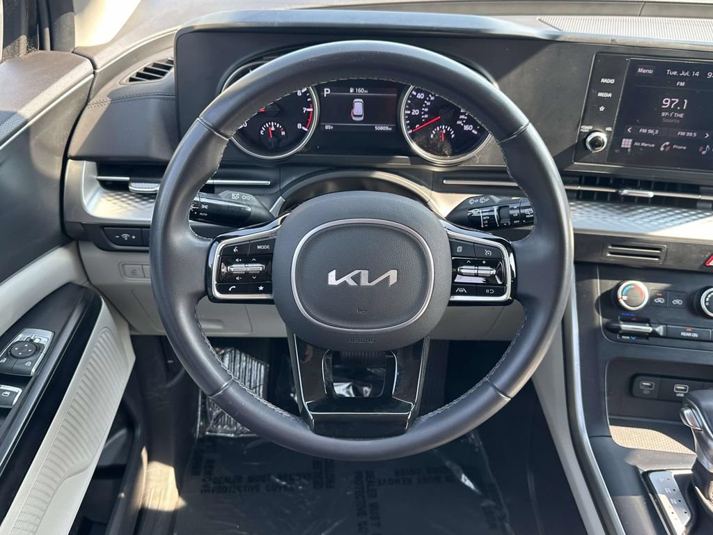 New 2024 Kia Carnival LX FWD image 13