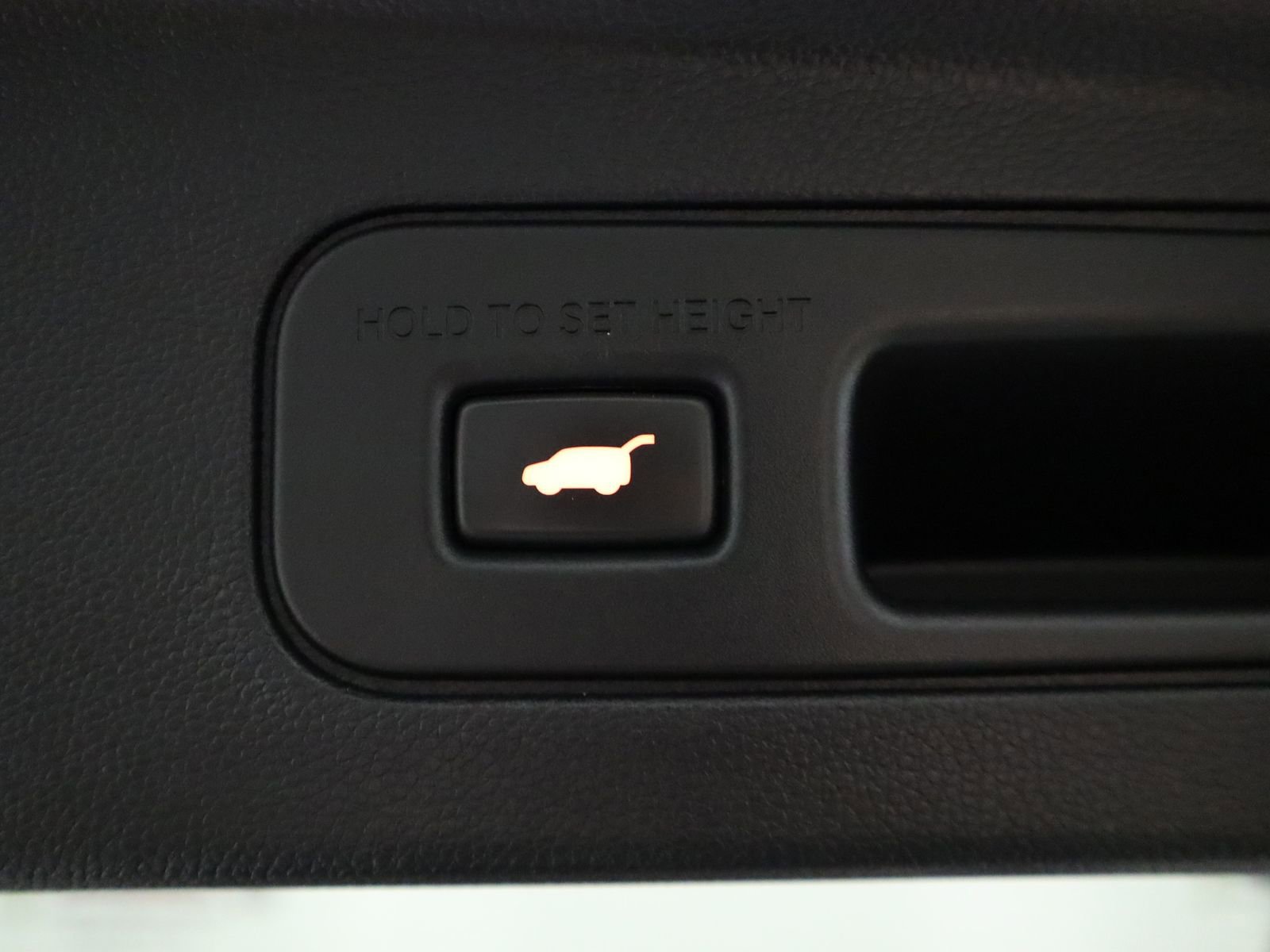 Used 2023 Acura MDX SH-AWD w/ Technology Package image 16