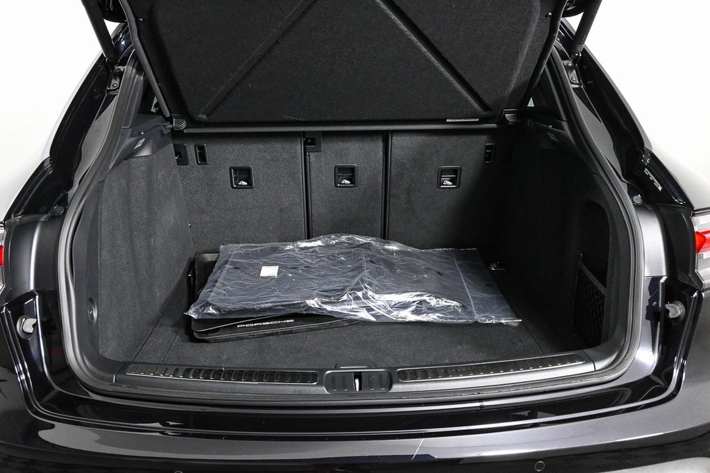 Used 2025 Porsche Macan image 32
