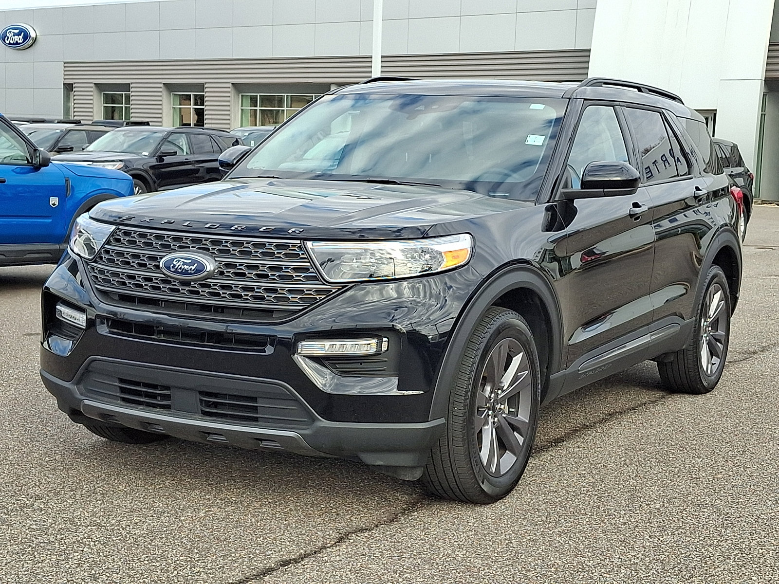 Certified 2024 Ford Explorer XLT w/ Equipment Group 202A image 4