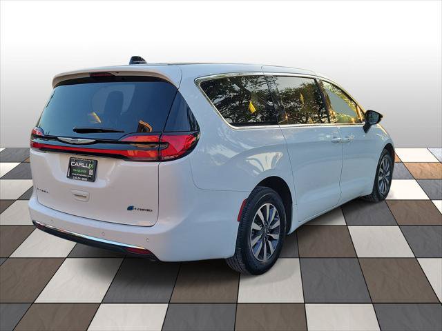 Used 2024 Chrysler Pacifica Limited FWD image 4