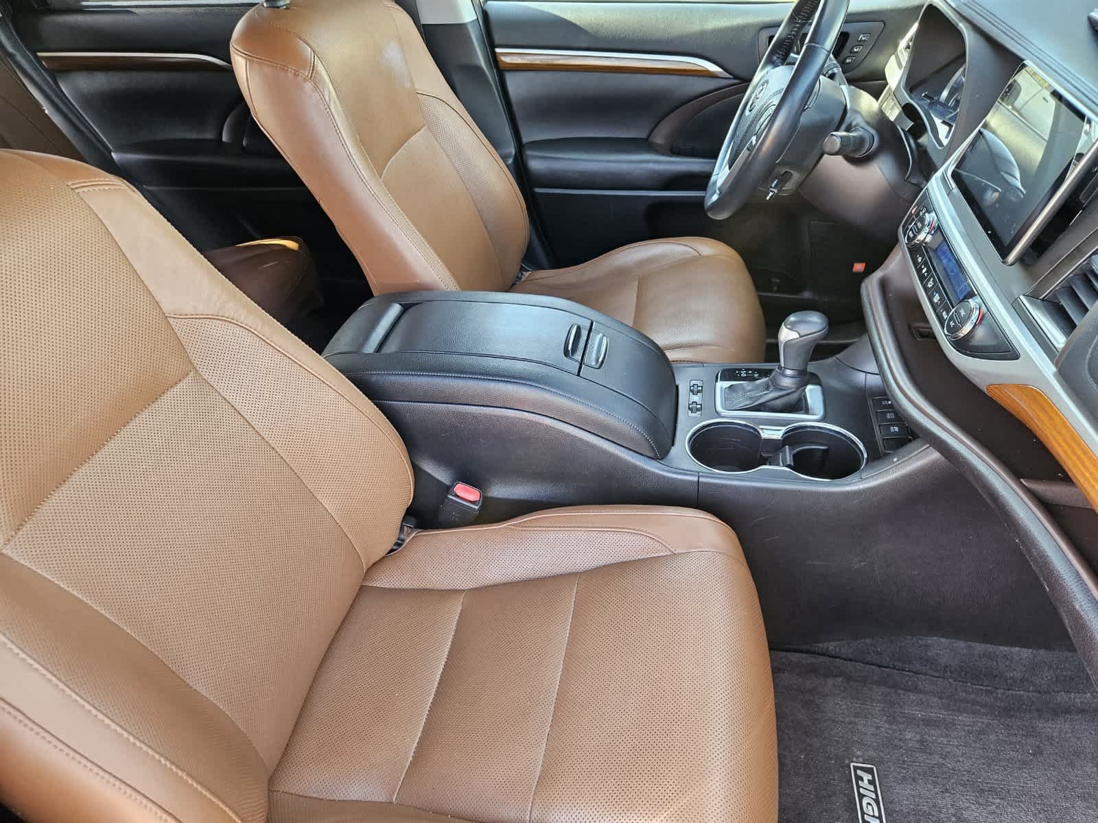 Used 2019 Toyota Highlander Limited Platinum w/ Carpet Mat Package (TMS) AWD/4WD image 37