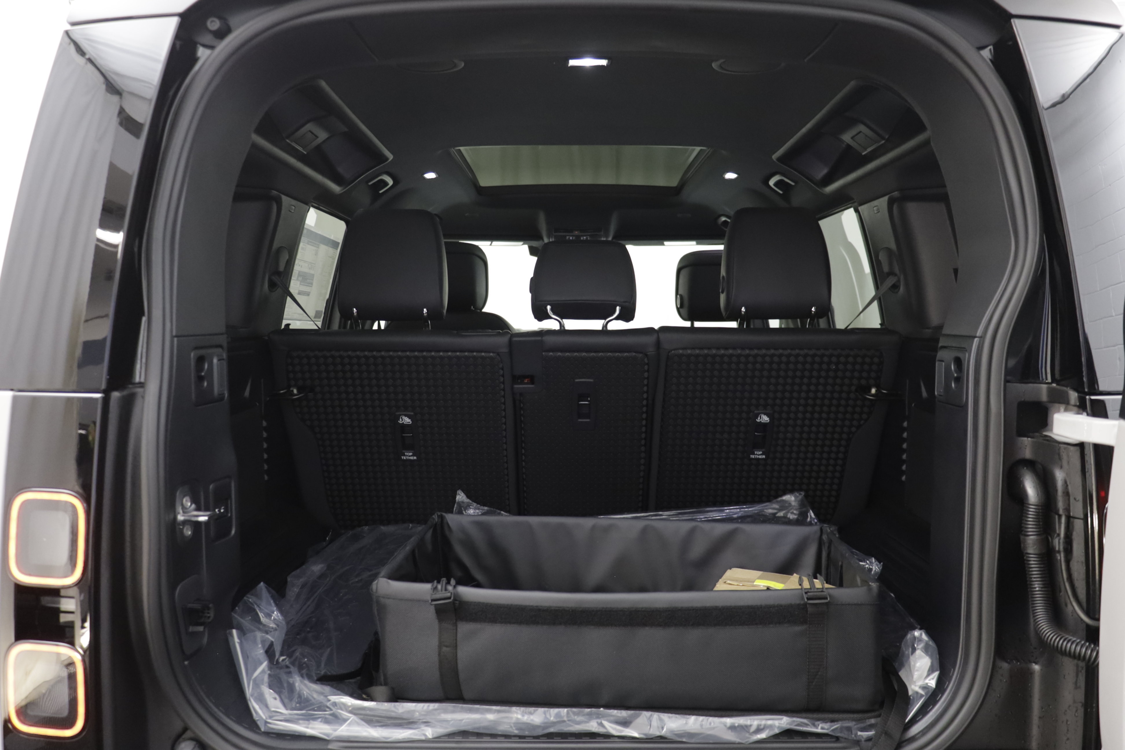 New 2026 Land Rover Defender 110 X-Dynamic SE AWD/4WD image 19