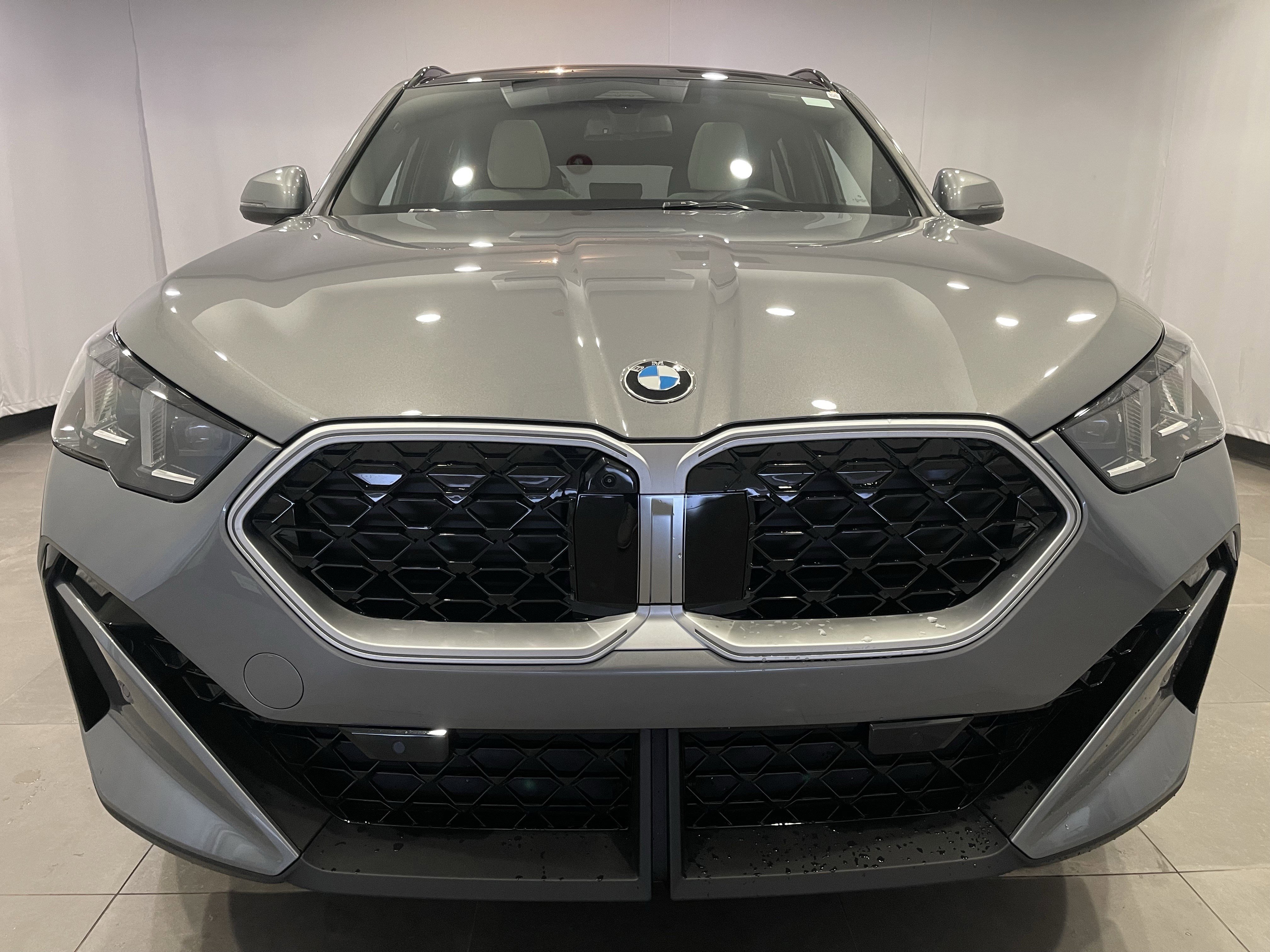 New 2026 BMW X2 xDrive28i w/ Technology Package AWD/4WD image 2