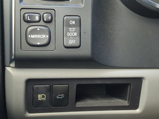 Used 2018 Toyota Sequoia Limited w/ Safety & Convenience Package AWD/4WD image 28
