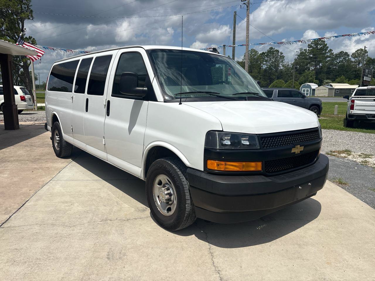 Used 2024 Chevrolet Express 3500 LS RWD image 3