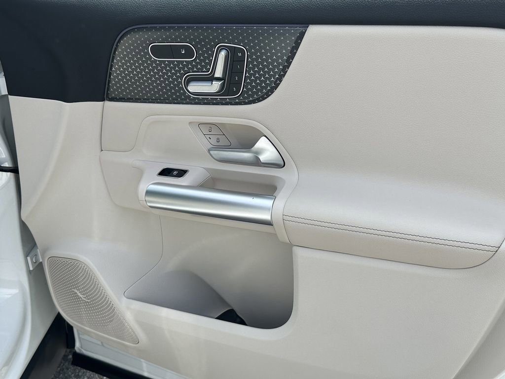 Certified 2025 Mercedes-Benz GLA 250 4MATIC image 16