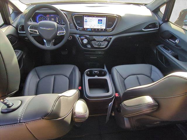 New 2026 Chrysler Pacifica Select AWD/4WD image 16