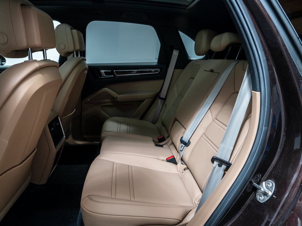 Used 2023 Porsche Cayenne Platinum Edition image 30
