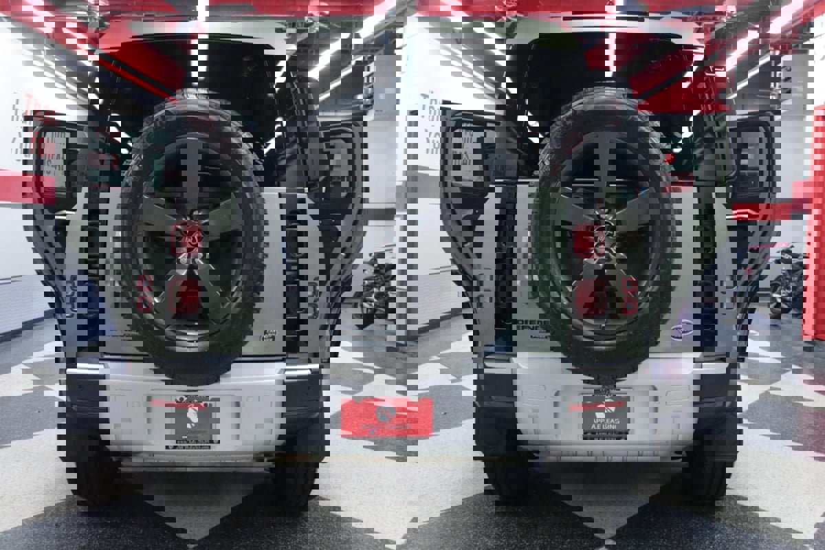 Used 2020 Land Rover Defender 110 SE image 34