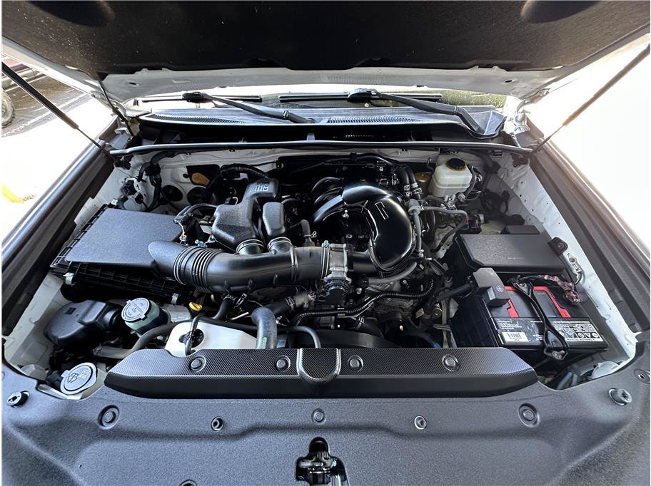 Used 2017 Toyota 4Runner SR5 AWD/4WD image 29