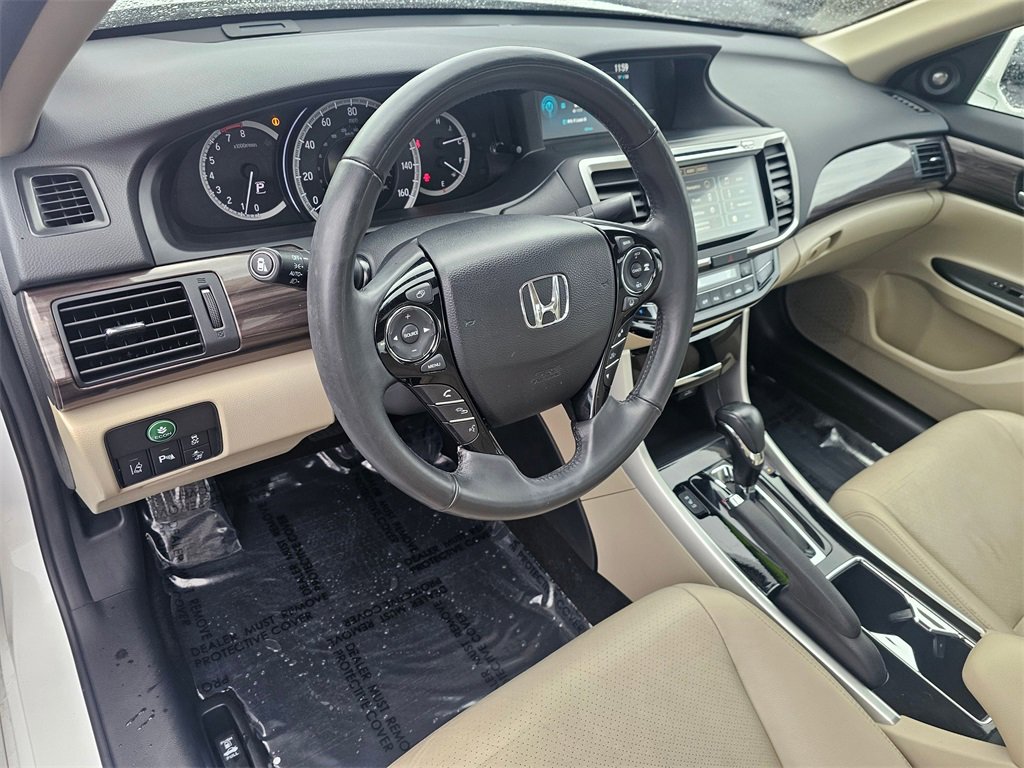 Used 2016 Honda Accord Touring image 18
