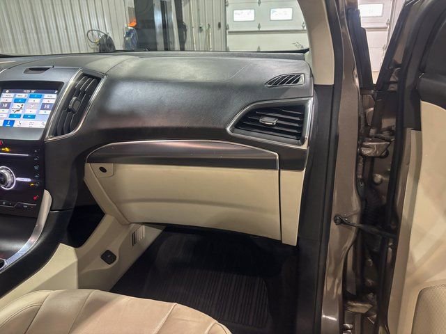 Used 2019 Ford Edge Titanium w/ Cold Weather Package image 25
