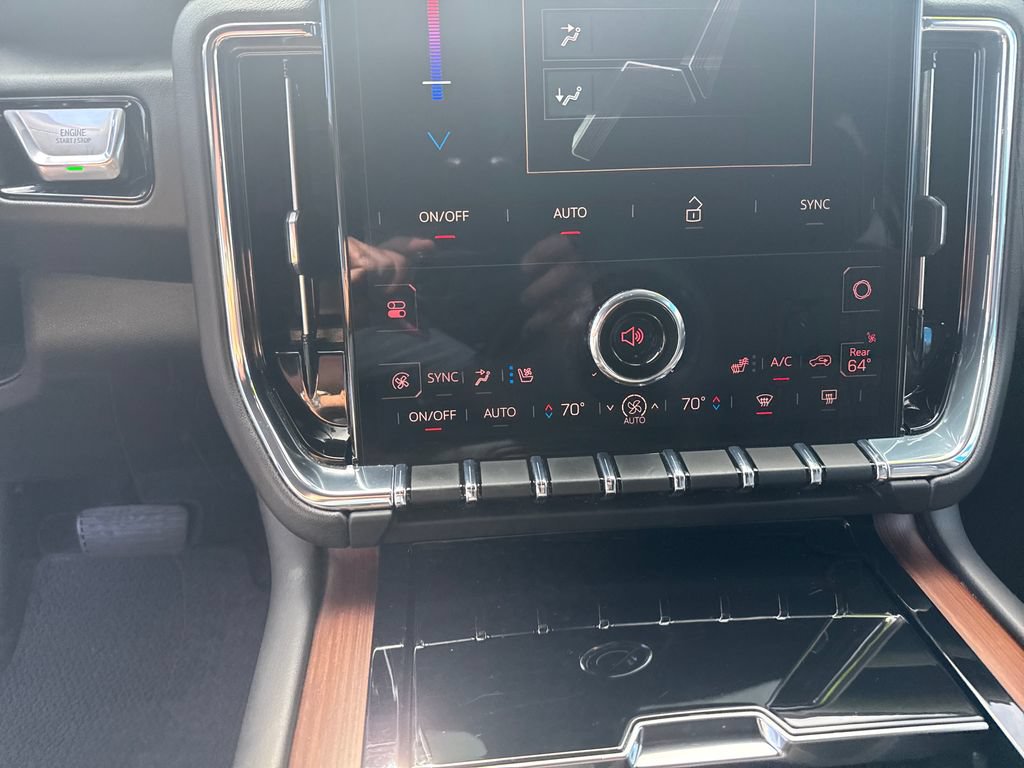 Used 2025 GMC Yukon Denali AWD/4WD image 30