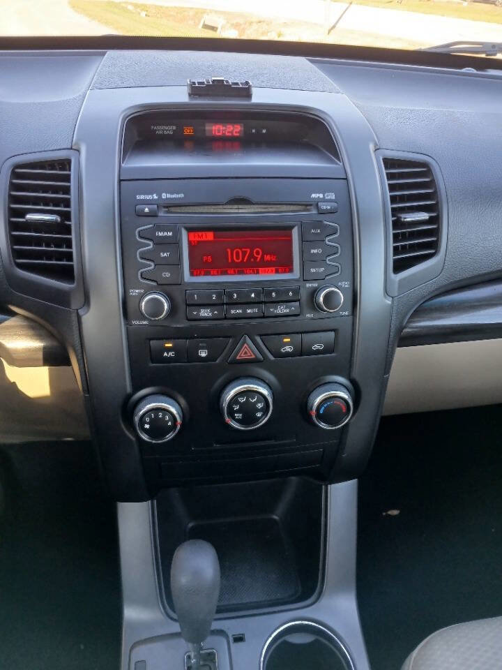 Used 2013 Kia Sorento LX w/ Third Row Pkg image 15