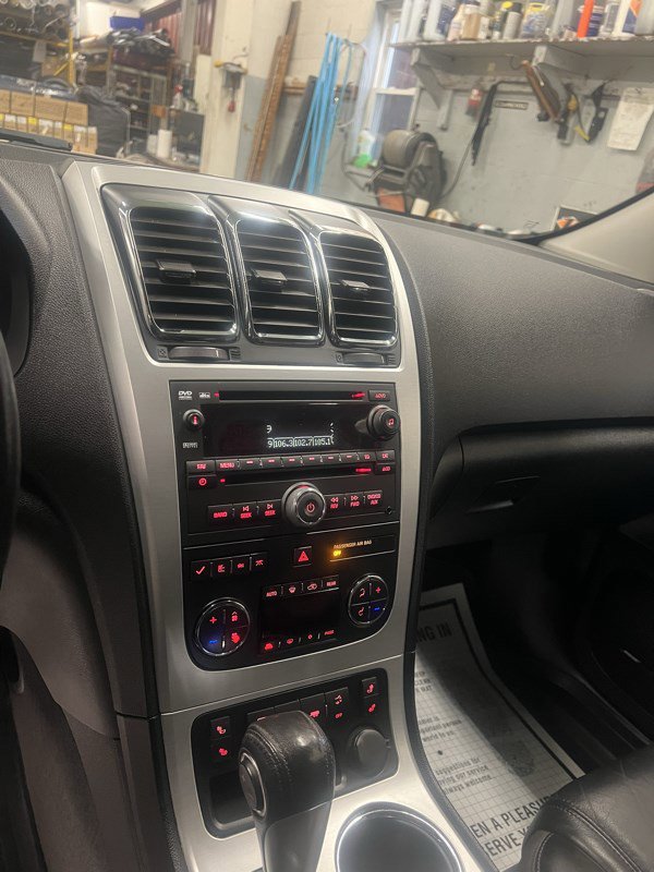 Used 2010 GMC Acadia SLT image 14