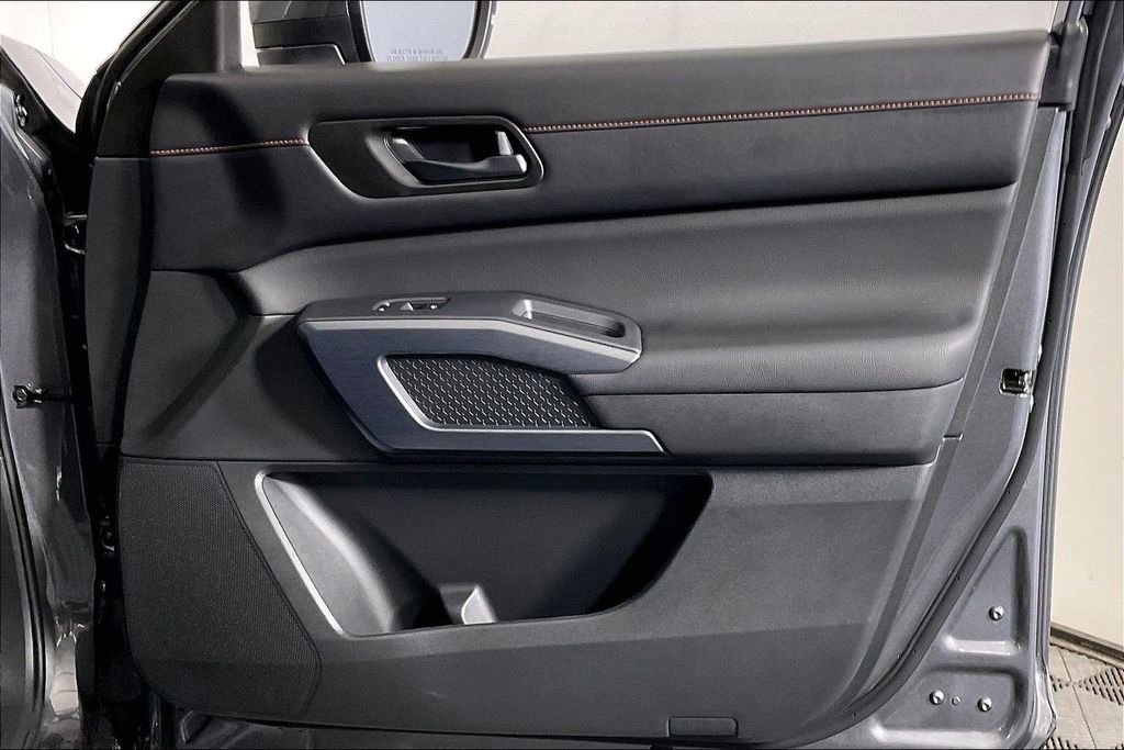 Used 2025 Nissan Pathfinder Rock Creek image 25