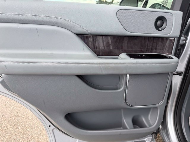 Used 2020 Lincoln Navigator Reserve w/ Equipment Group 201A Reserve RWD image 12