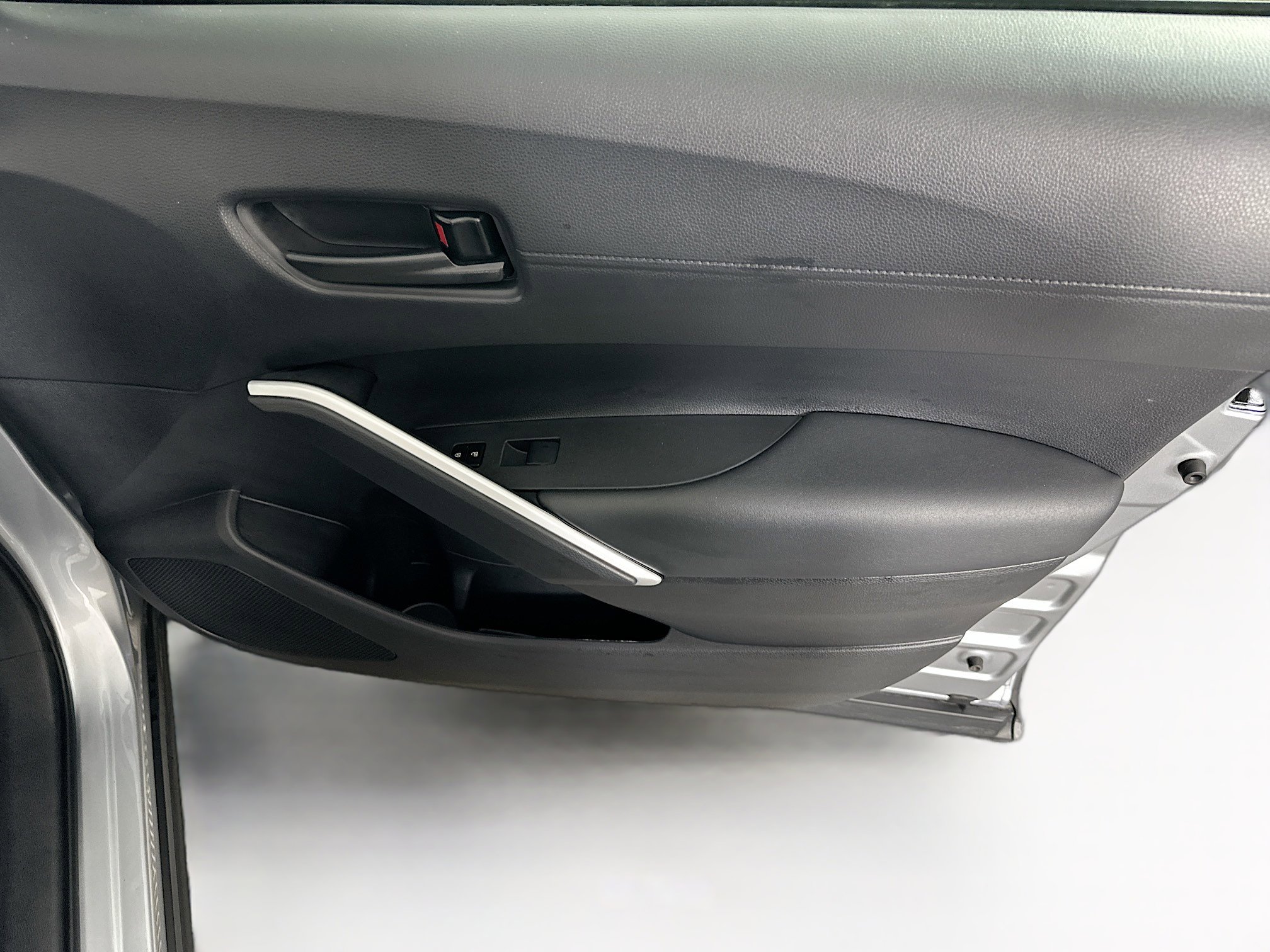 Used 2025 Toyota Corolla Cross LE image 30