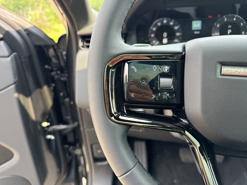 New 2025 Land Rover Range Rover Evoque S image 18