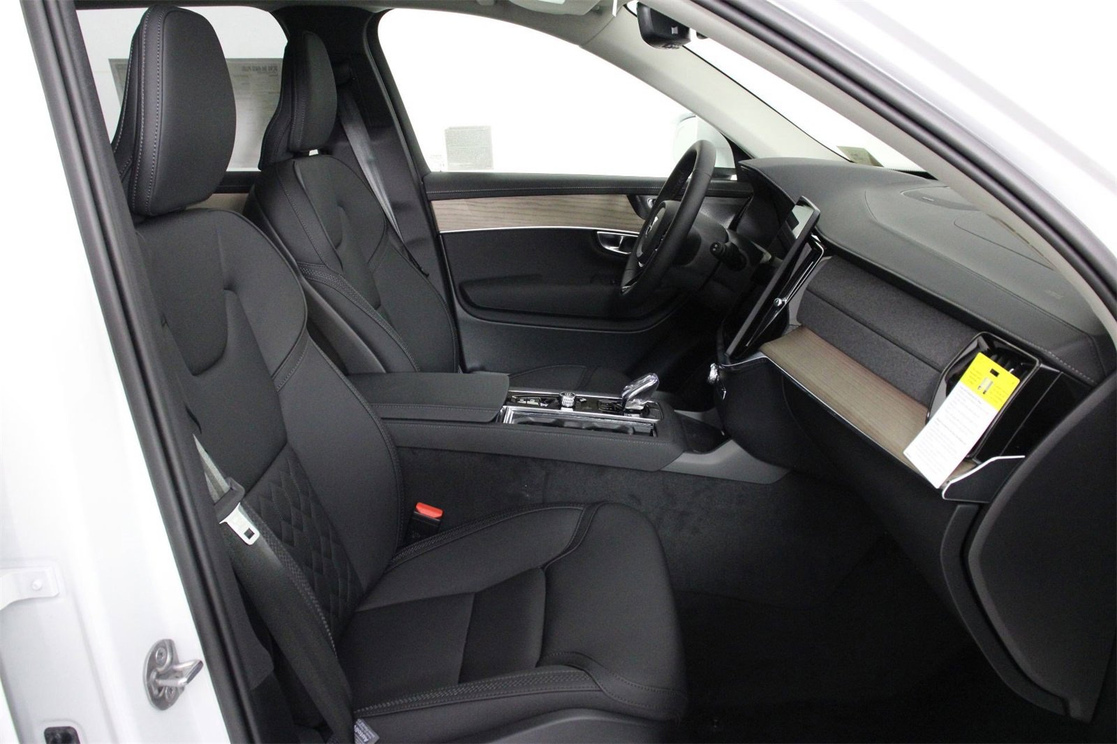 New 2025 Volvo XC90 B6 Plus image 10