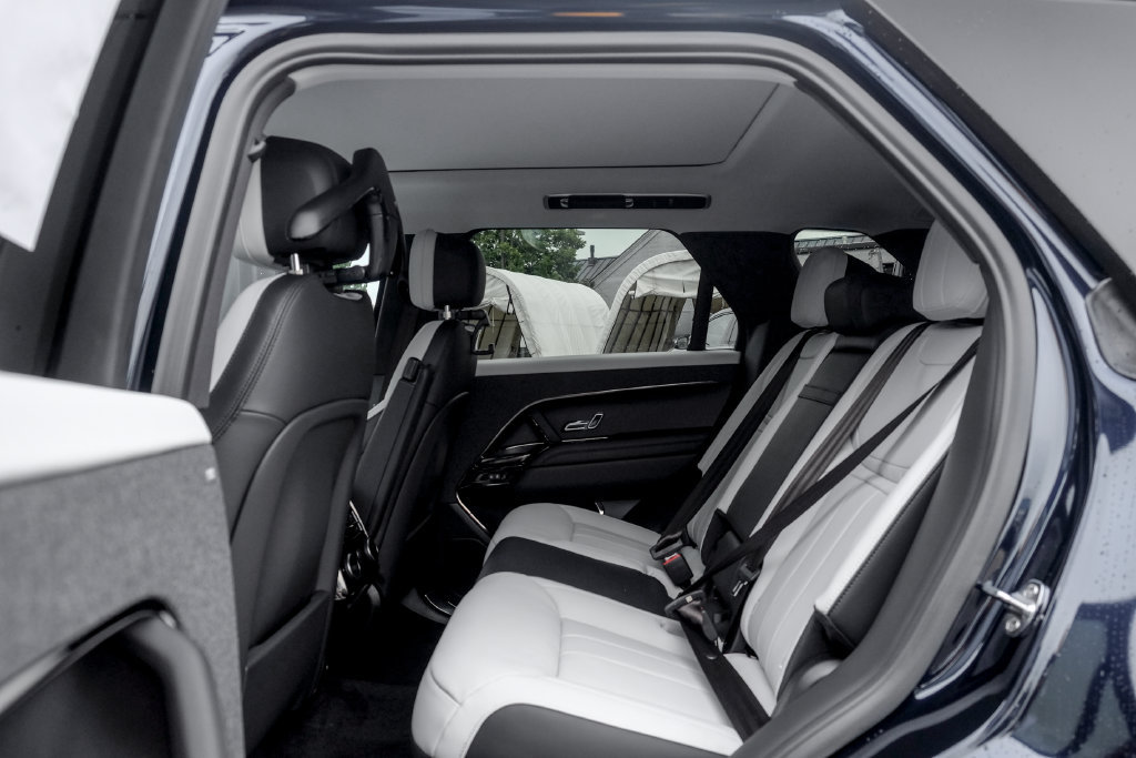 New 2026 Land Rover Range Rover Sport Dynamic SE AWD/4WD image 17