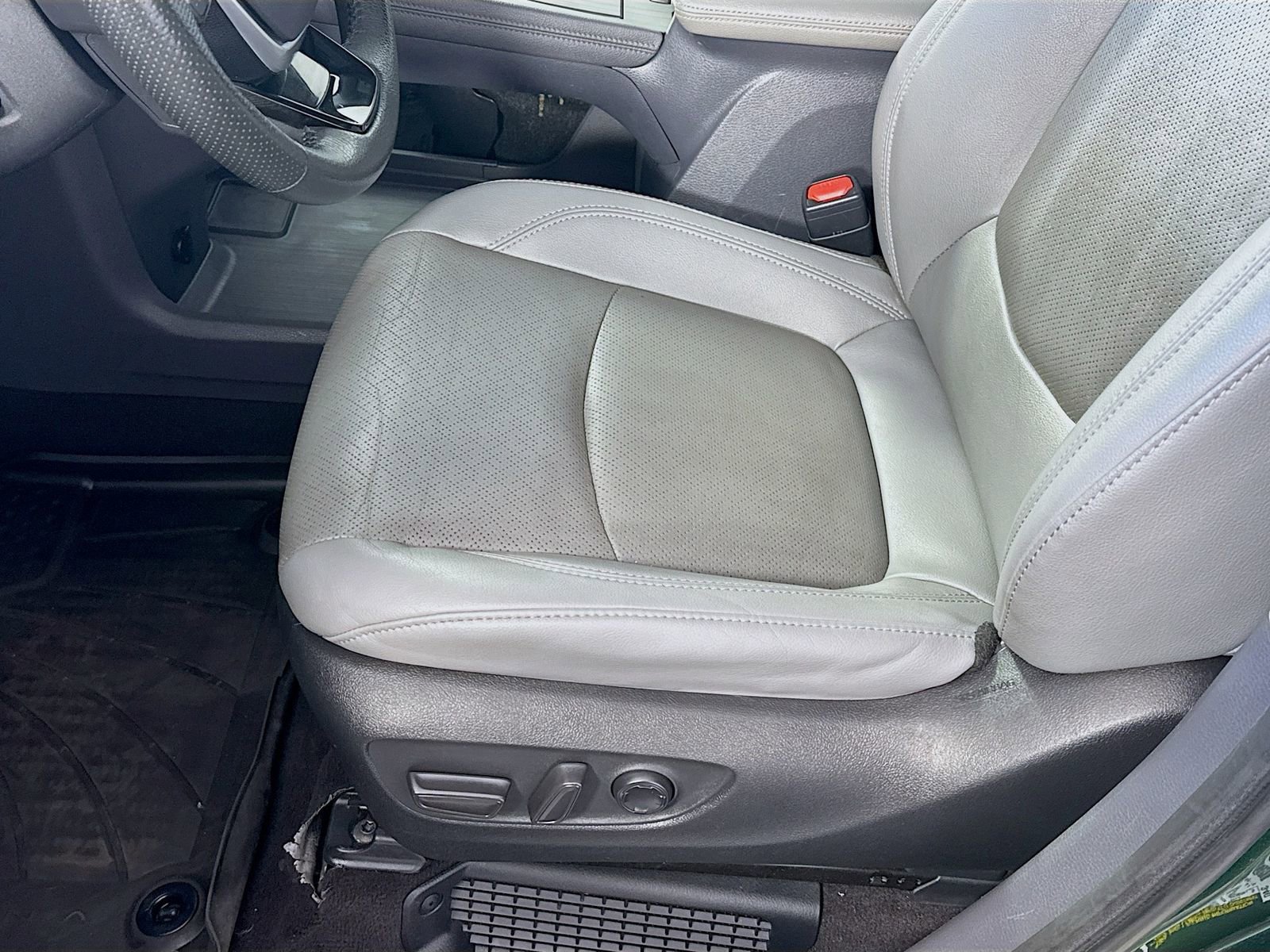 Used 2023 Toyota Sienna Limited AWD/4WD image 11