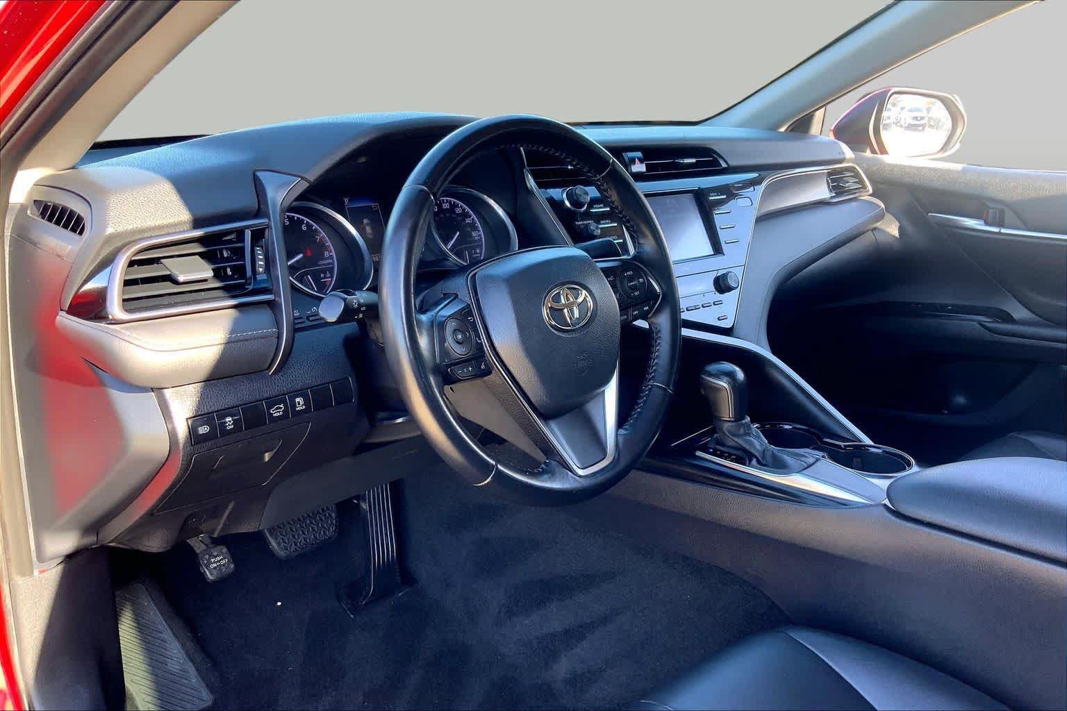 Used 2020 Toyota Camry SE FWD image 18