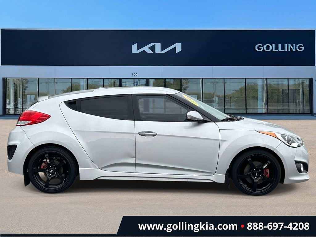 Used 2016 Hyundai Veloster Turbo FWD image 2
