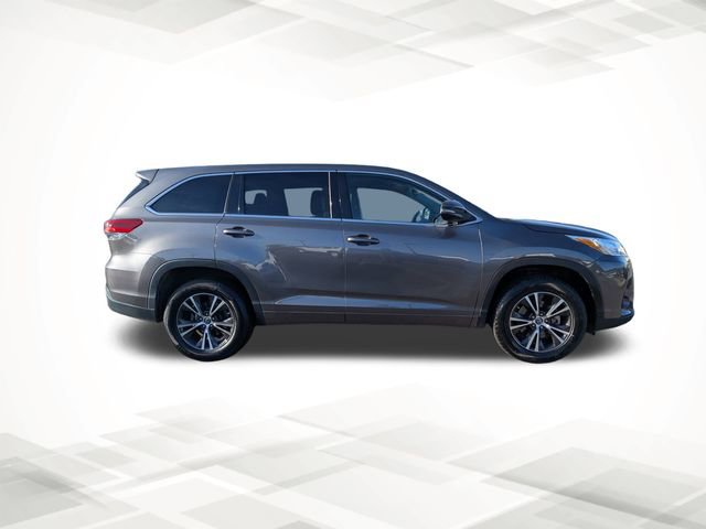 Used 2017 Toyota Highlander Plus image 3