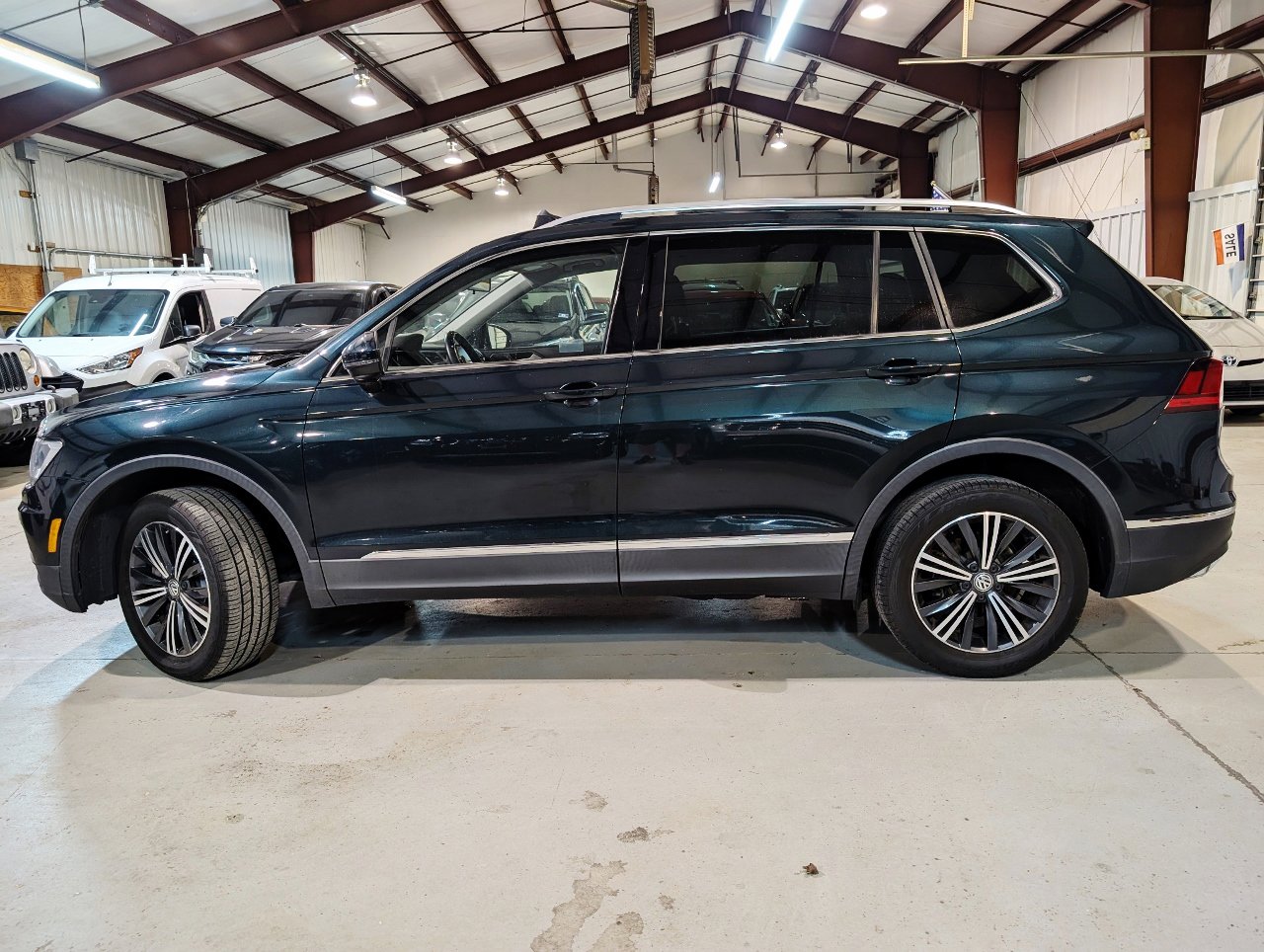 Used 2019 Volkswagen Tiguan SEL image 6