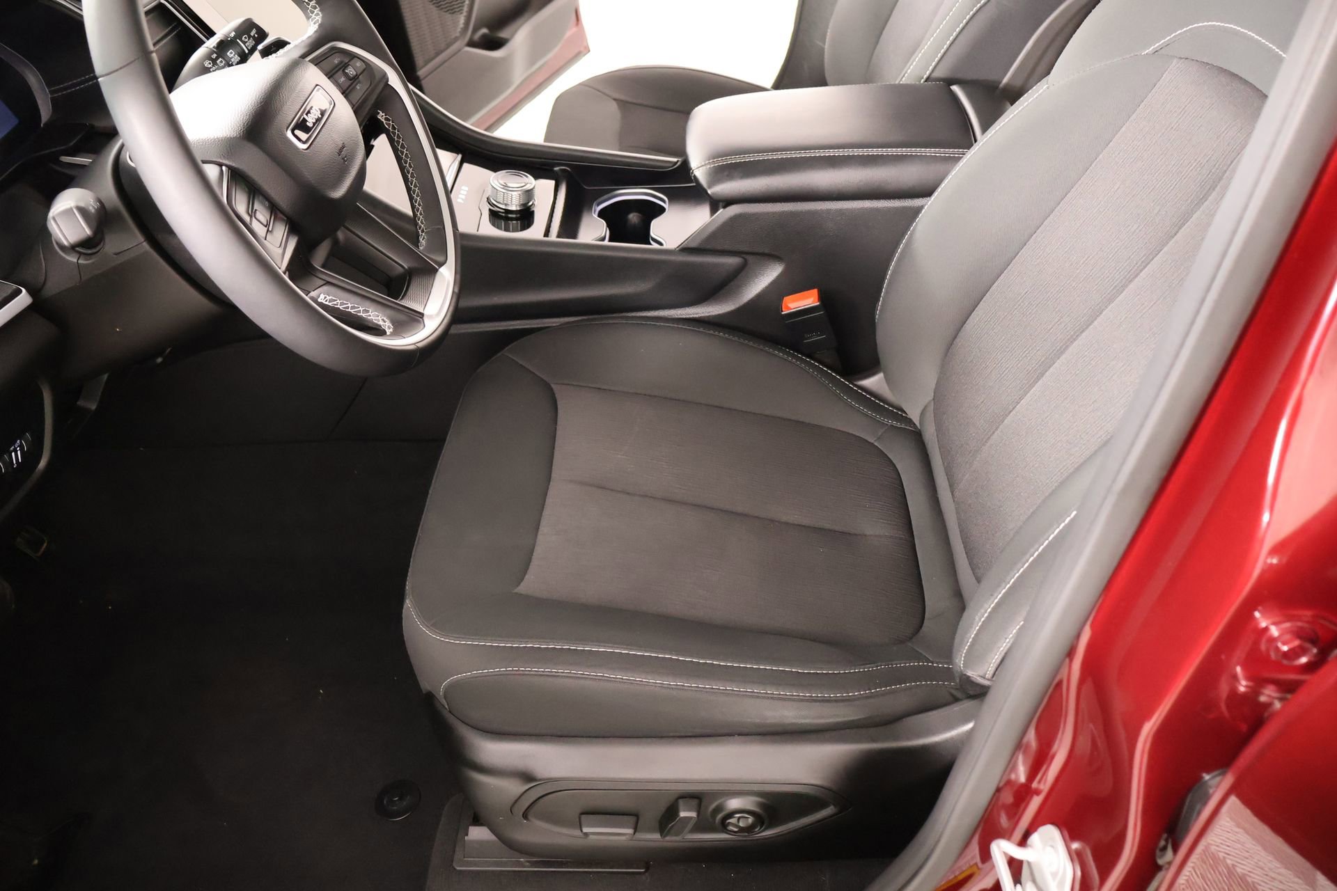 Used 2024 Jeep Grand Cherokee L Laredo w/ Luxury Tech Group I AWD/4WD image 11